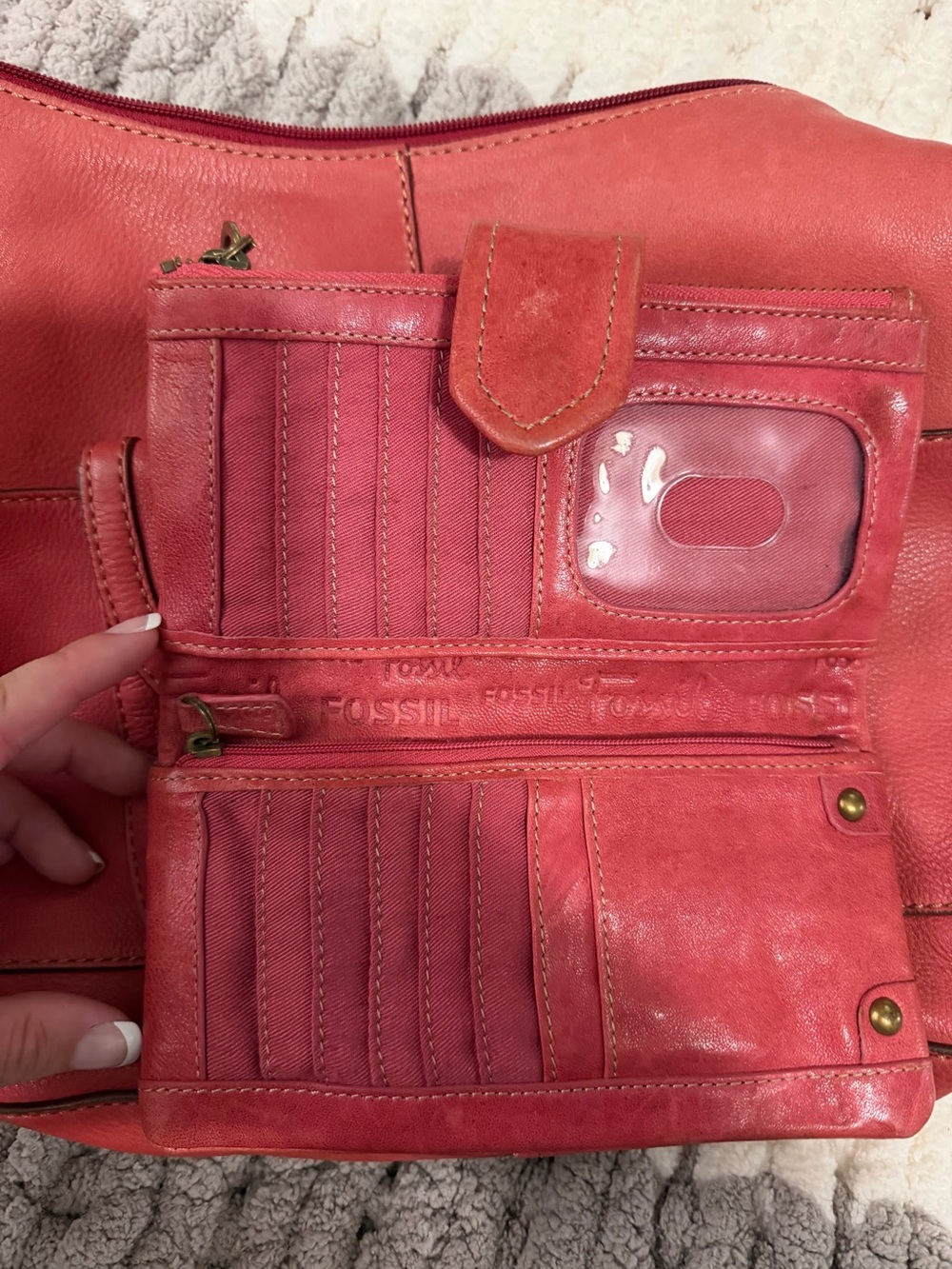 Fossil leather shoulder bag with matching wallet - Picture 4 of 4
